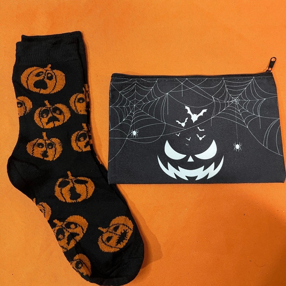 Halloween Pumpkin Black Socks and make up bag set